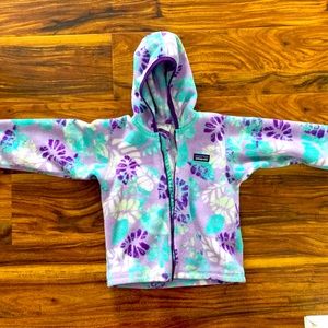 Patagonia Girl jacket size 4t. Used but in good condition.
